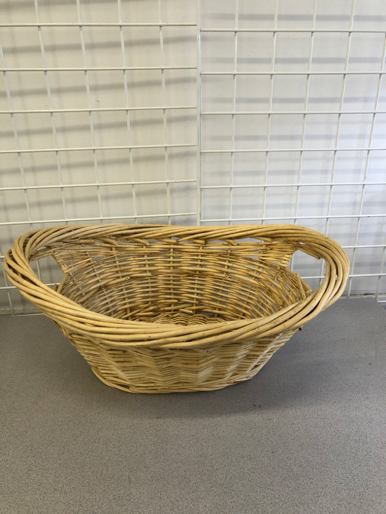 OVAL THICK WICKER BASKET BLONDE.