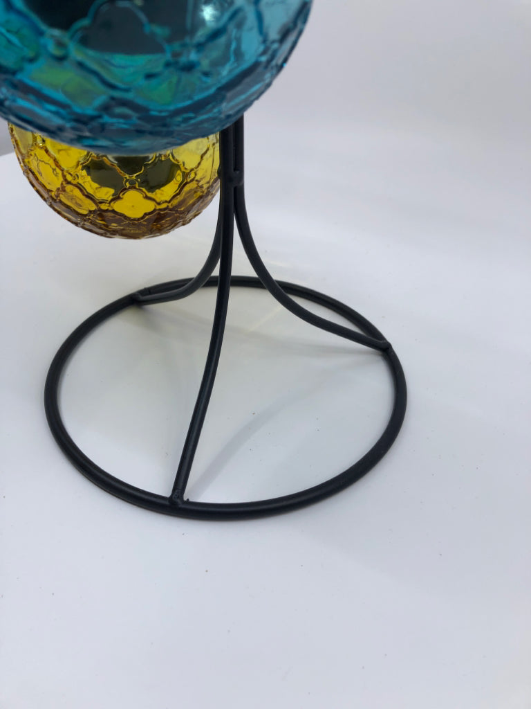 3 COLORED EMBOSSED GLASS TEA LIGHT HOLDER HANGING ON BLACK STAND.