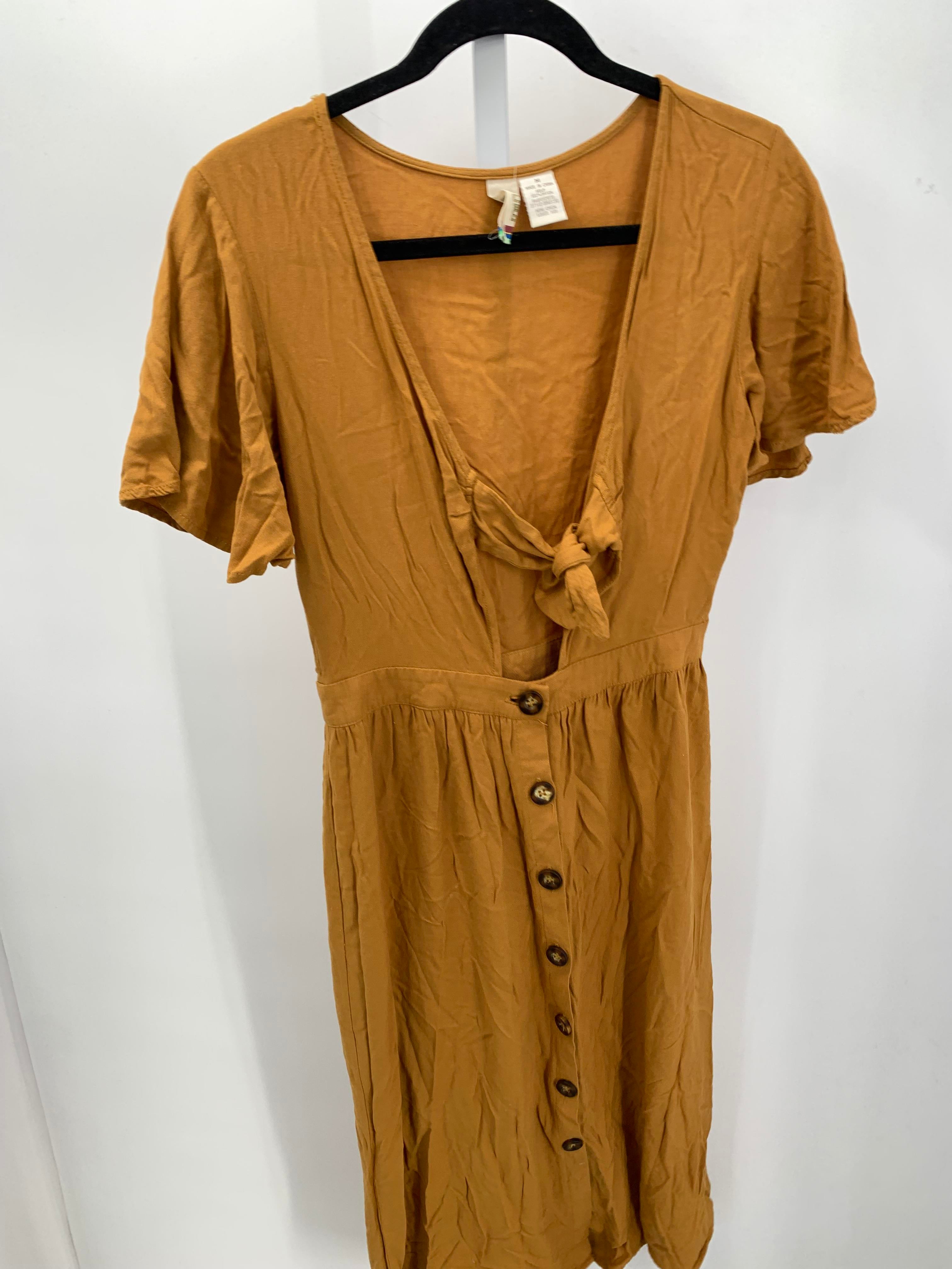 Size Medium Juniors Short Sleeve Dress