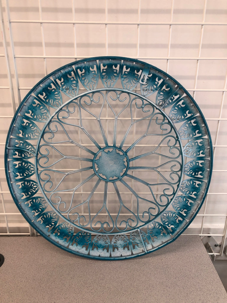 ROUND TEAL METAL WALL DECOR.