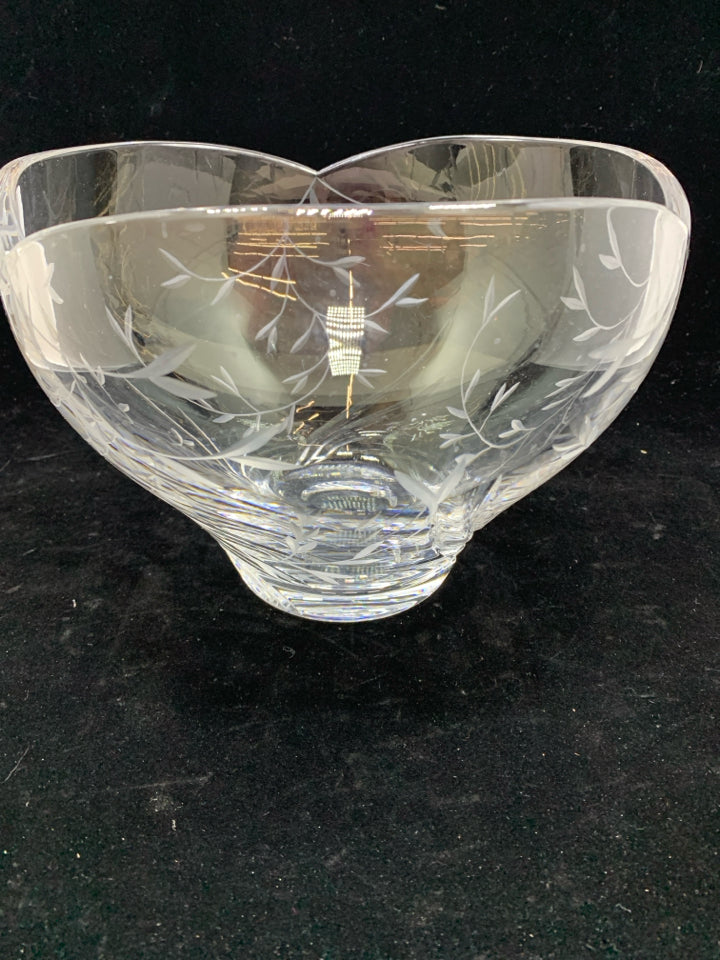 OPAL CENTERPIECE BOWL W/ETCHED FLORAL MOTIFS.