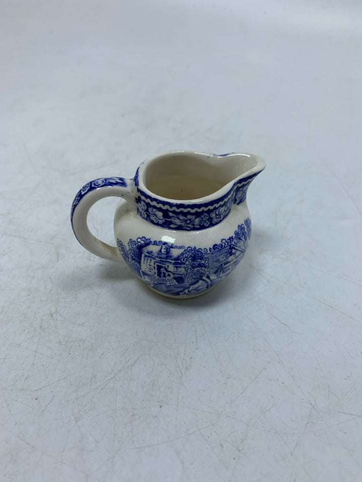 VTG MINI RURAL ENGLAND BUERSLEM CREAMER.