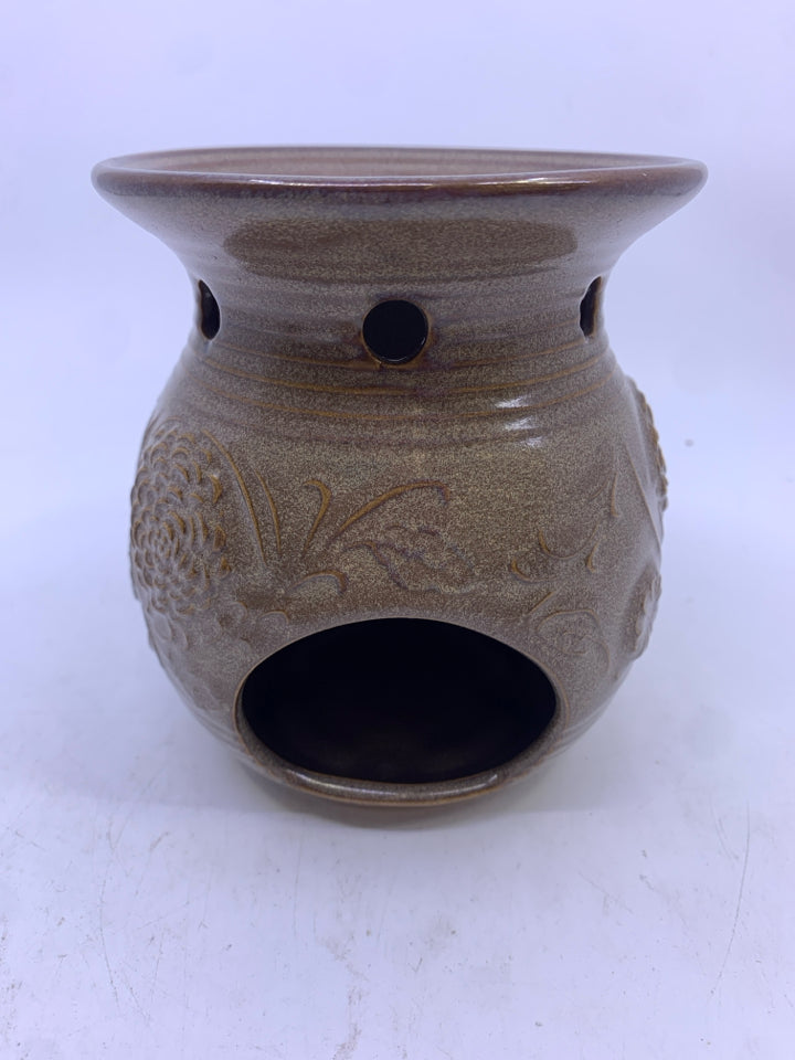 GREY EMBOSSED YANKEE CANDLE WAX WARMER.