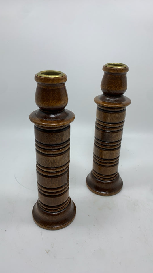 2 WOOD RIBBED CONVERTIBLE CANDLE HOLDER 4PC NAPKIN RINGS.