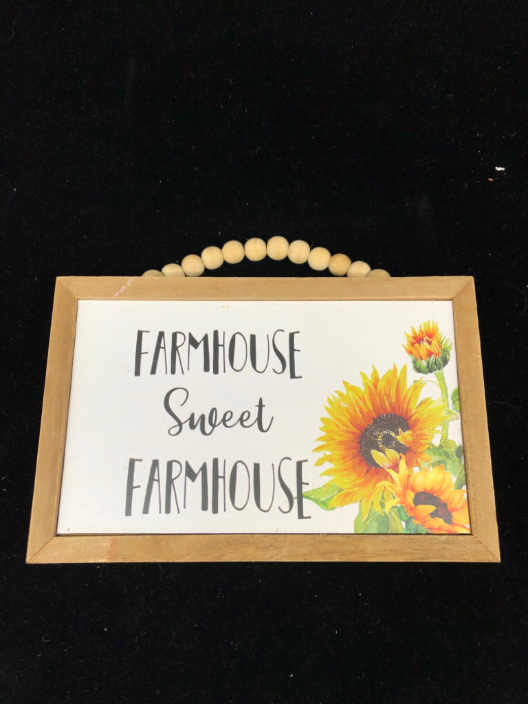 FARMHOUSE SWEET FARMHOUSE WOOD BLOCK DECOR.