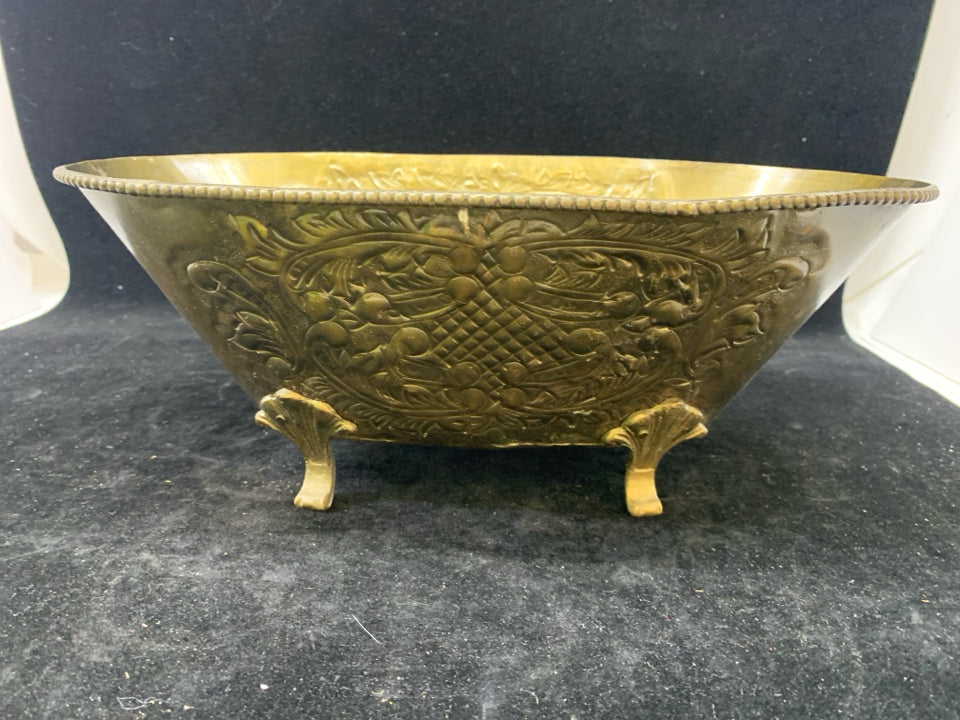 METAL BATHTUB PLANTER.