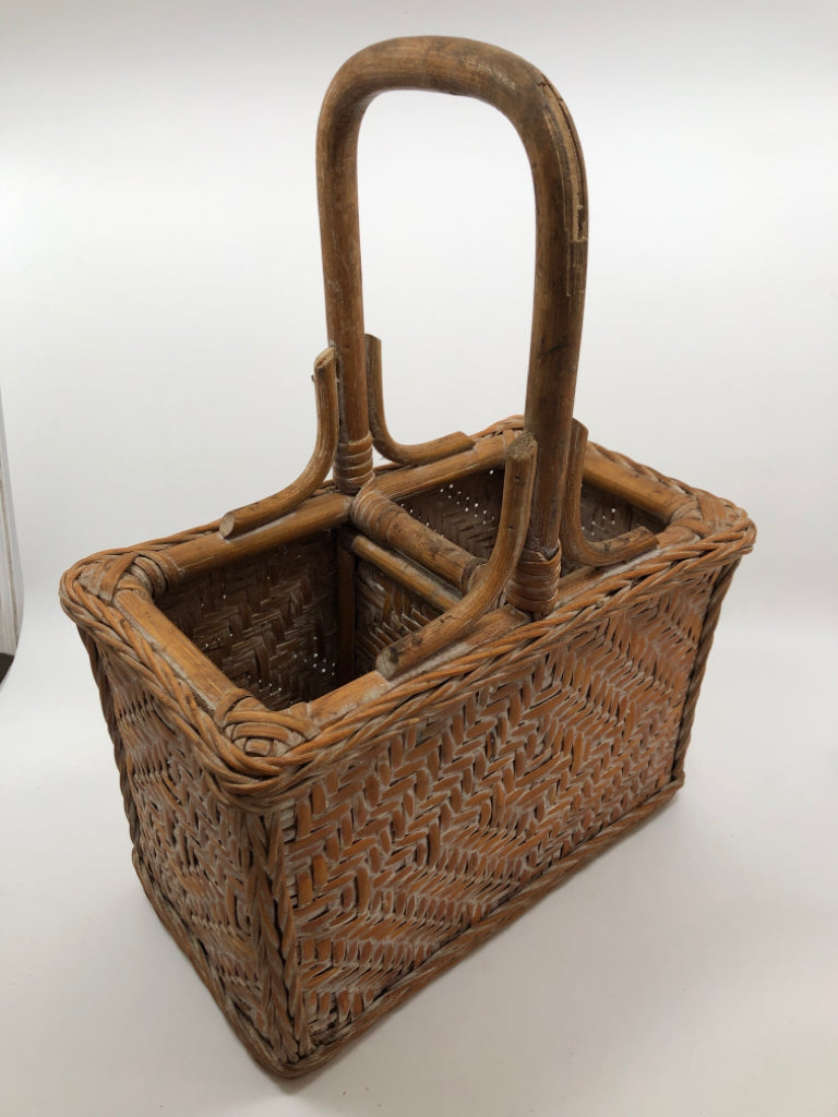 VTG-RATTAN BOTTLE HOLDER.