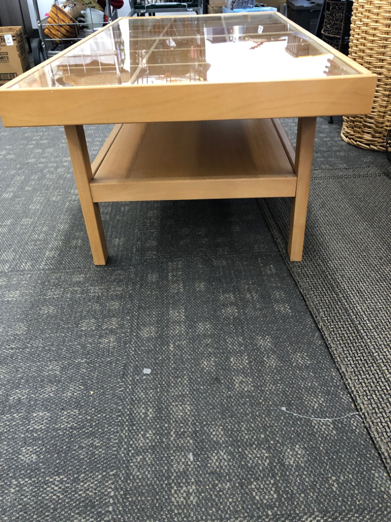 WOOD COFFEE TABLE W/ 18 SLIDE-OUT SLOTS & GLASS COVER.