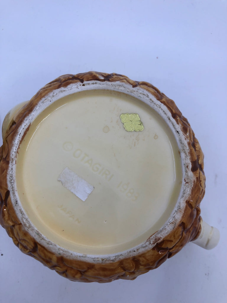 PINEAPPLE TEAPOT.