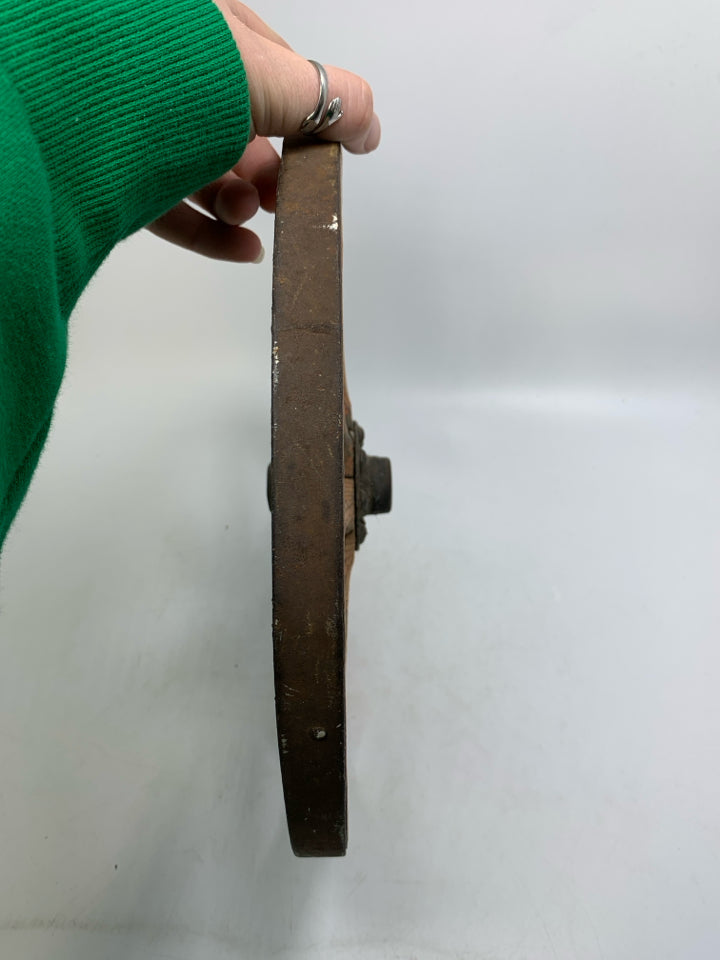 VTG WOOD/METAL WHEEL DECOR.