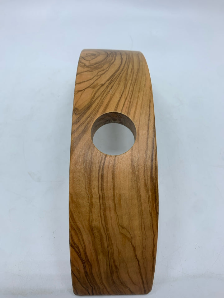 WOODEN CURVED WINE BOTTLE HOLDER.