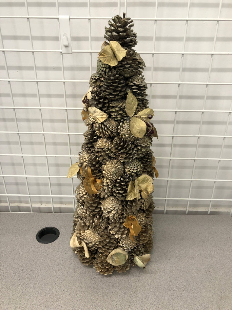 SPARKLE PINECONE TREE.