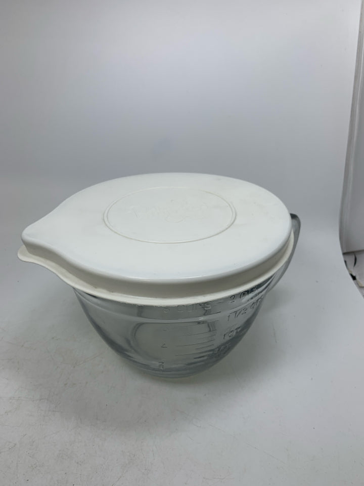 8-CUP MEASURING BATTER BOWL W/LID.