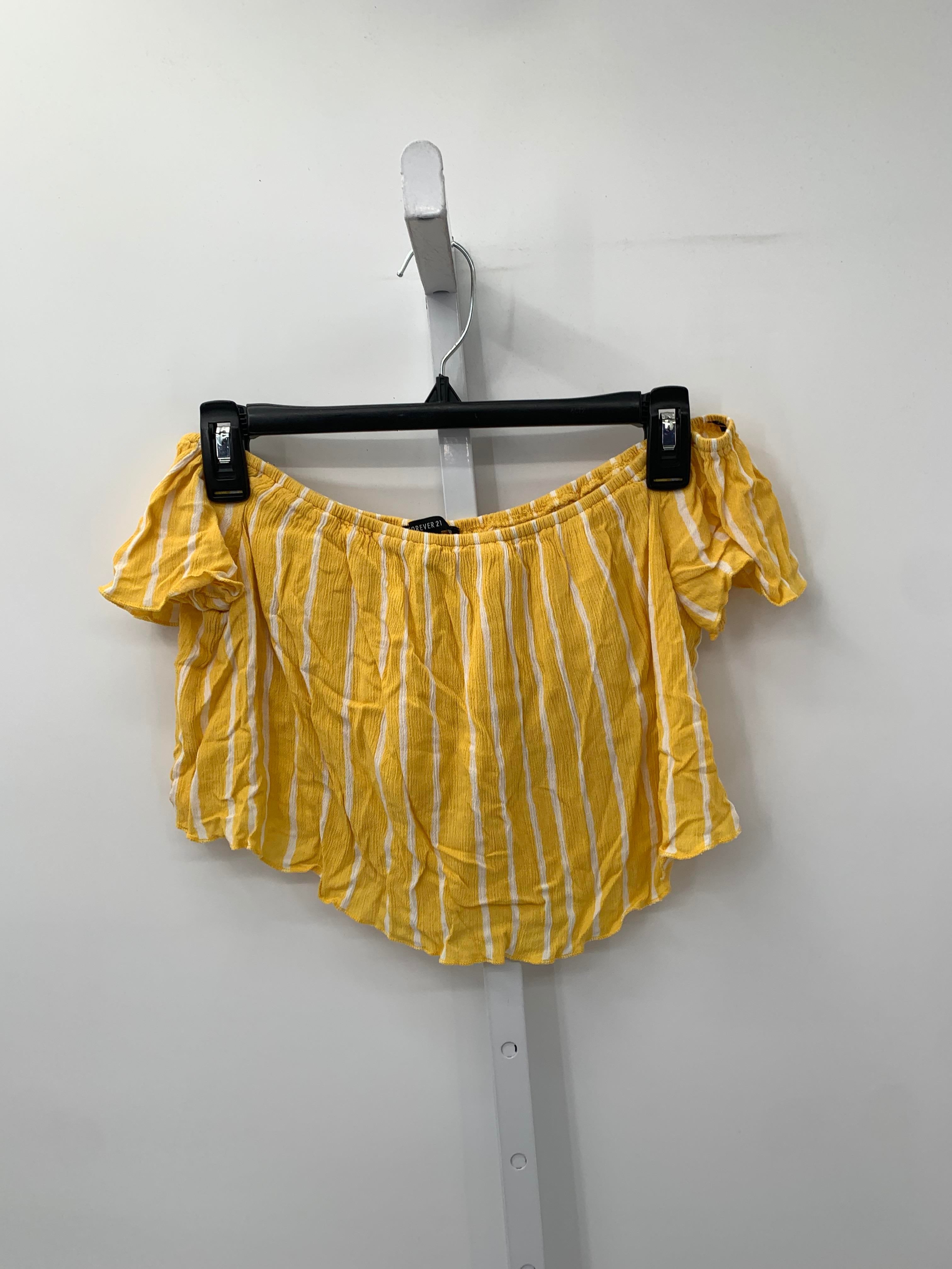 Forever 21 Size Medium Juniors Short Sleeve Shirt