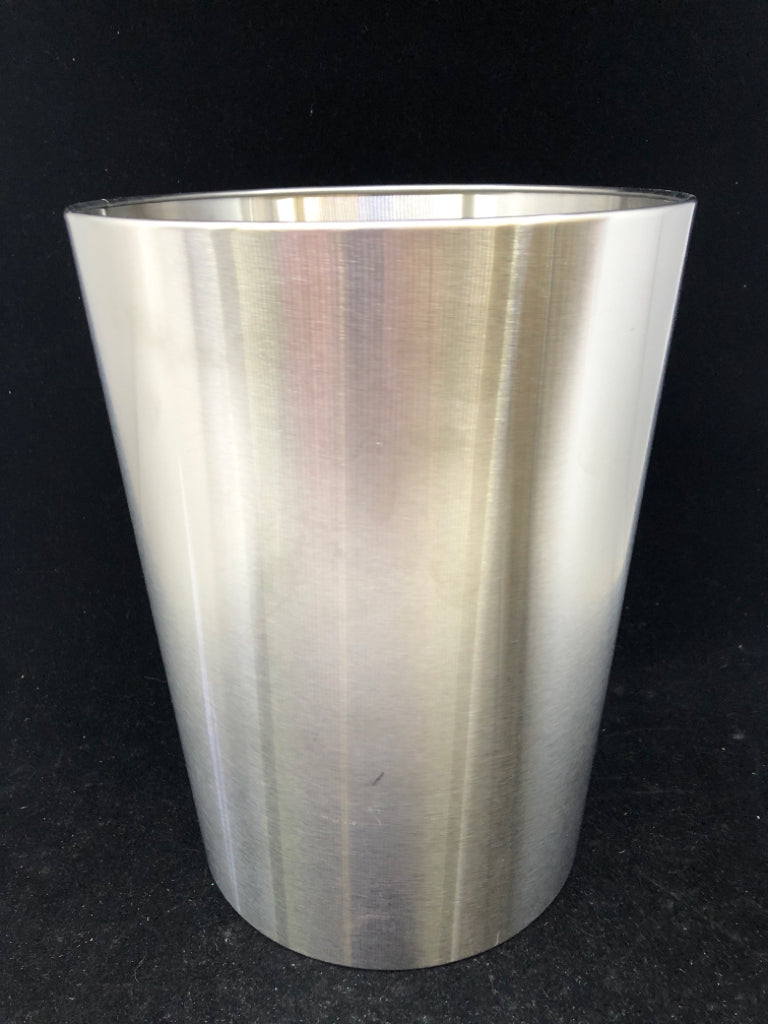 STAINLESS STEEL TRASH BIN.