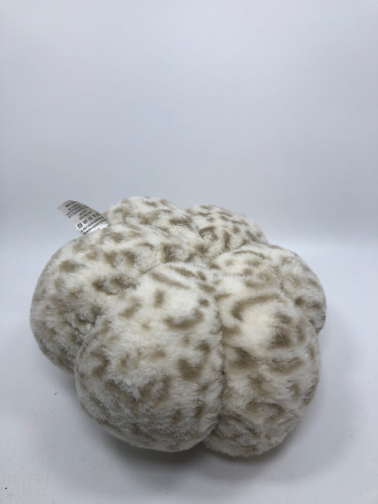 CHEETAH PRINT FLUFFY PUMPKIN.