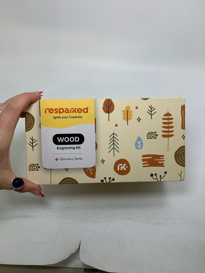 NIB WOOD ENGRAVING KIT.
