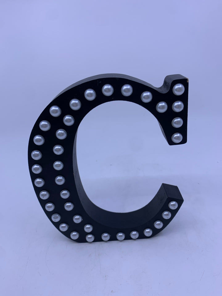 "C" BLACK W PEARLS STANDING SIGN.