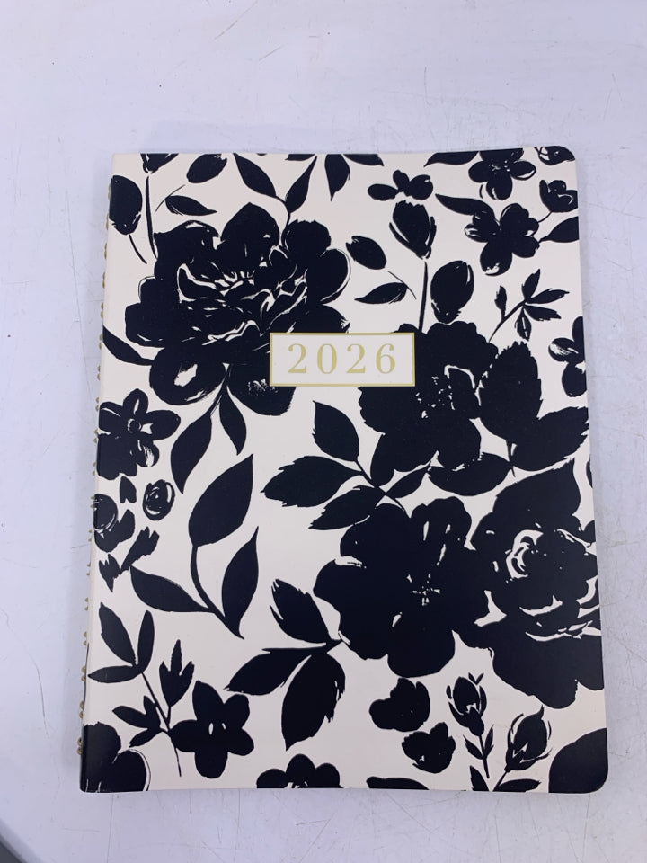 2026 PLANNER W/ WHITE/BLACK FLOWERS.