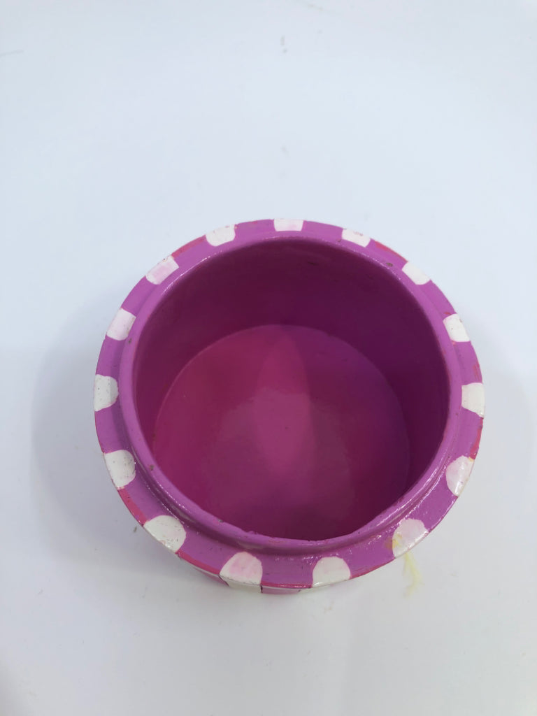 2PC PINK & WHITE STRIPED DECORATIVE CONTAINER W/ GREEN SHOE & YELLOW FLUFF W/LID