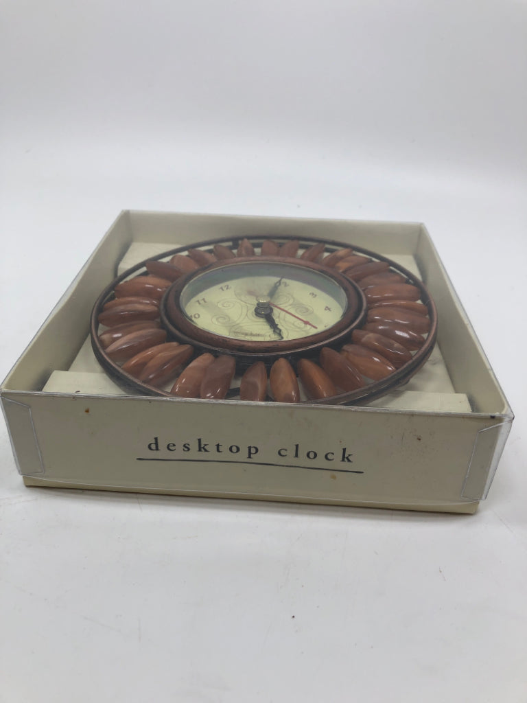 NIP PRECISION QUARTZ MOVEMENT DESKTOP CLOCK.