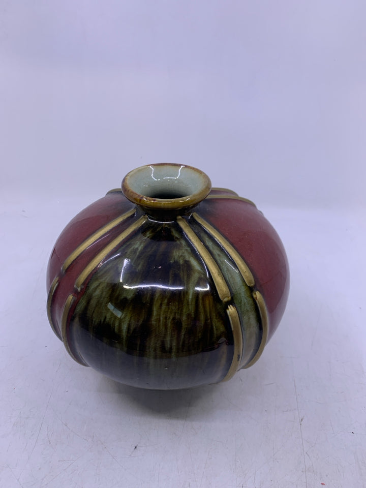 DARK GREEN/RED W/ GOLD EMBOSSED LINES VASE.