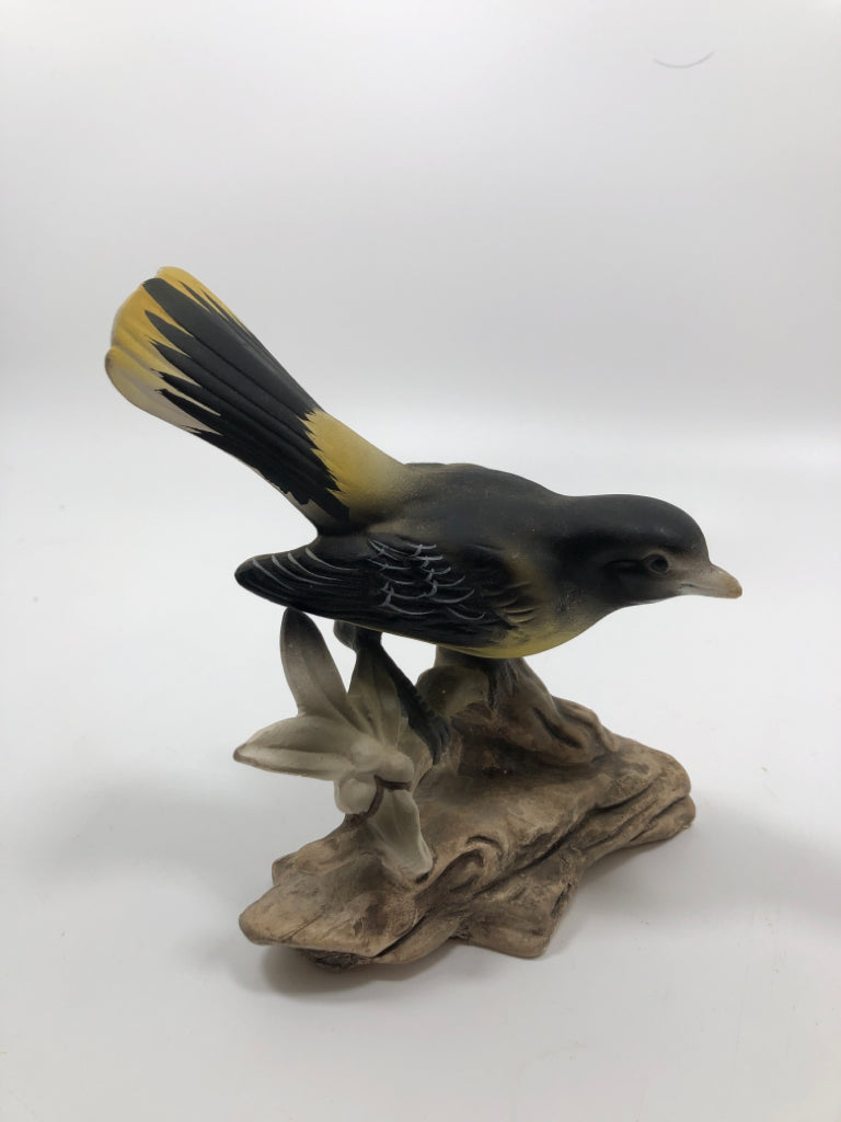 VTG PORCELAIN ORIOLE BIRD.
