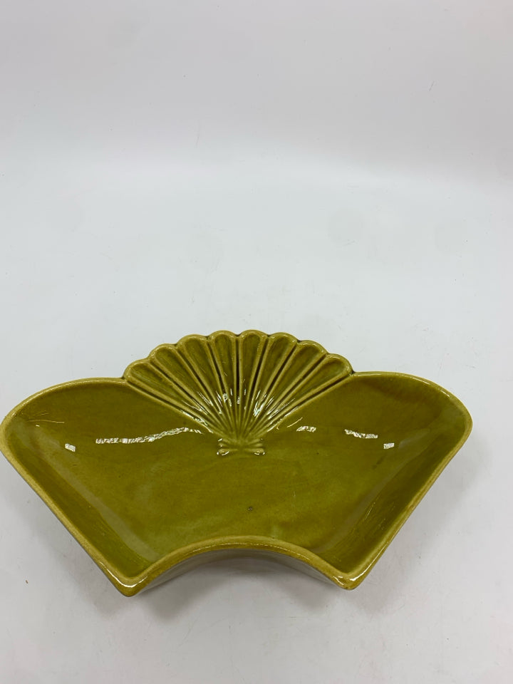 MUSTARD YELLOW SCALLOPED SERVING DISH/TRINKET.
