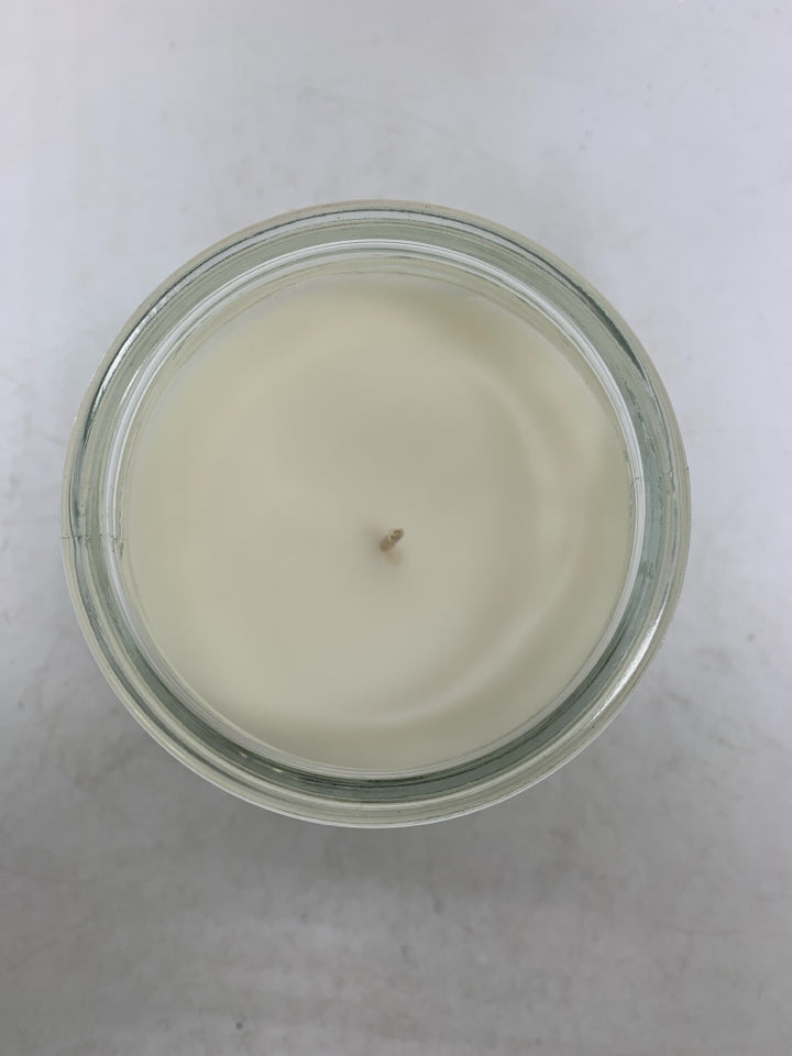 NEW LUXIRIOUS LINEN CANDLE.