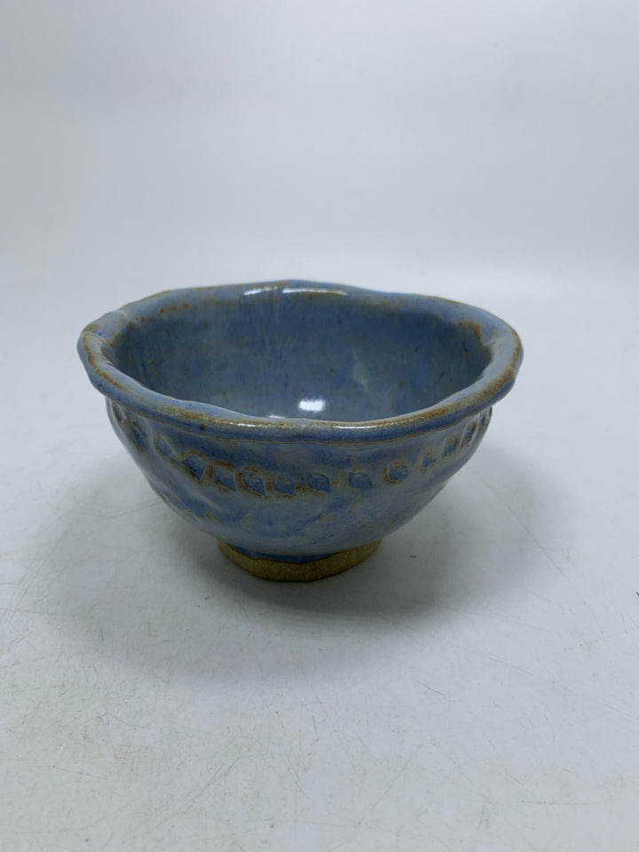 FOOTED LIGHT BLUE EMBOSSED POTTERY BOWL.