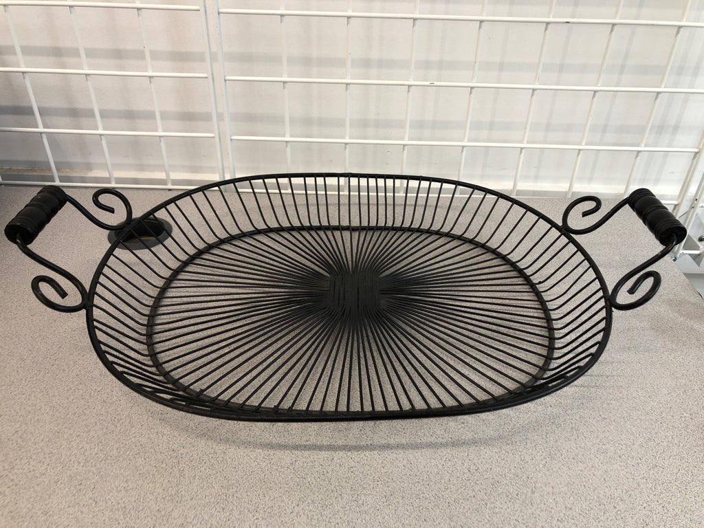 BLACK METAL TRAY W/HANDLES.