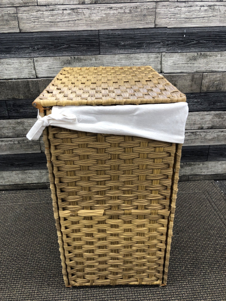 COLLAPSIBLE PLASTIC WICKER LANDRY HAMPER W/ FABRIC LINING.