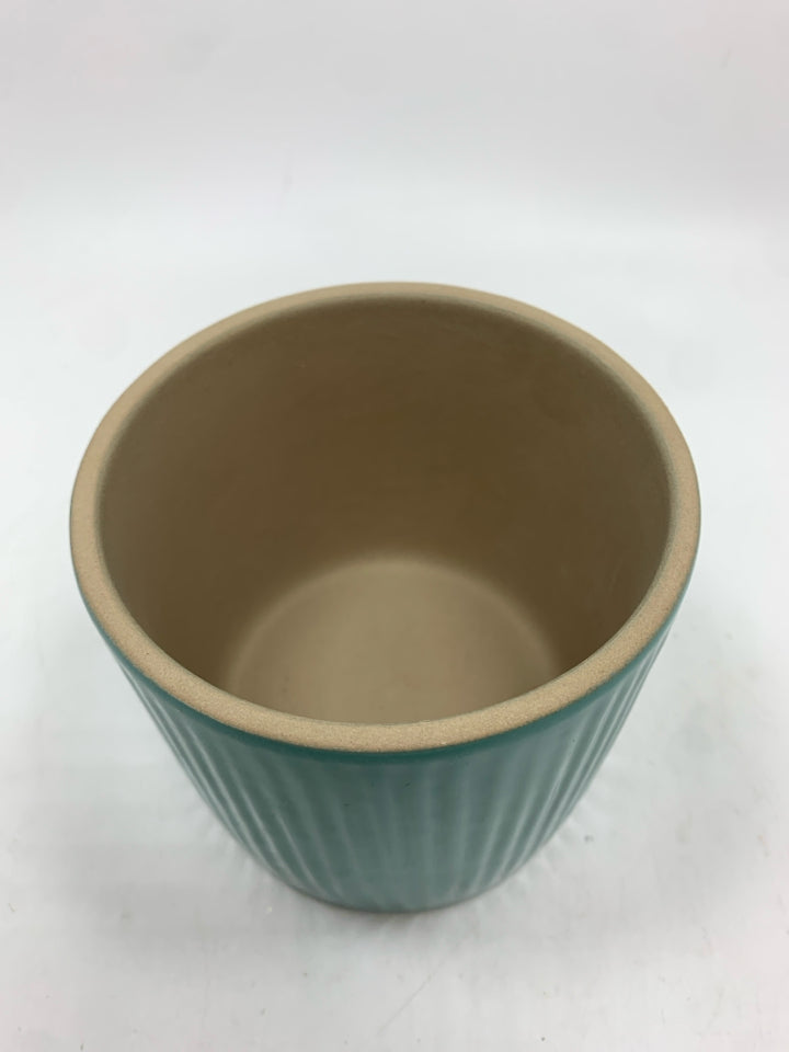 TEAL RIBBED TERRA COTTA POT.