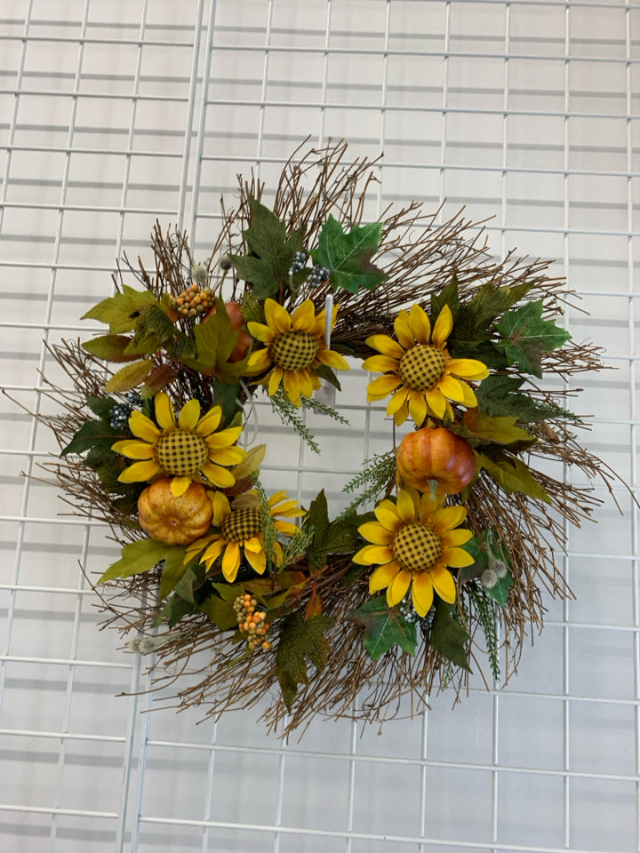 FALL FLORAL WREATH.