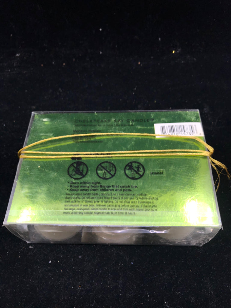 NIB HIBISCUS CANDLE.
