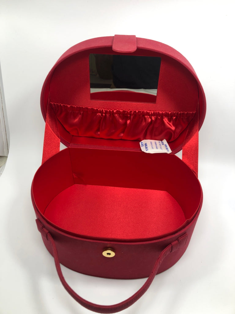RED CLOTH MAKEUP CARRIER.