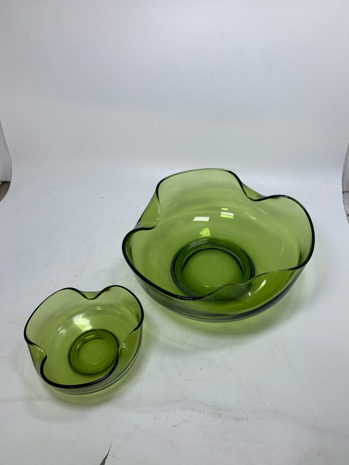 VTG 2 PC GREEN GLASS CHIP/DIP BOWLS W/ PINCHED EDGES.