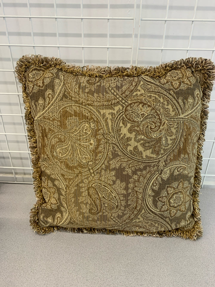 BROWN PAISLEY ACCENT PILLOW W/FRINGE.