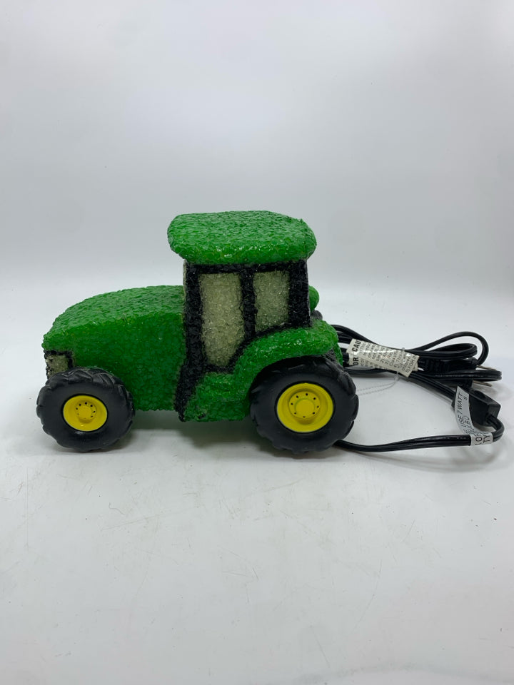 TRACTOR LIGHT W/TEXTURE.