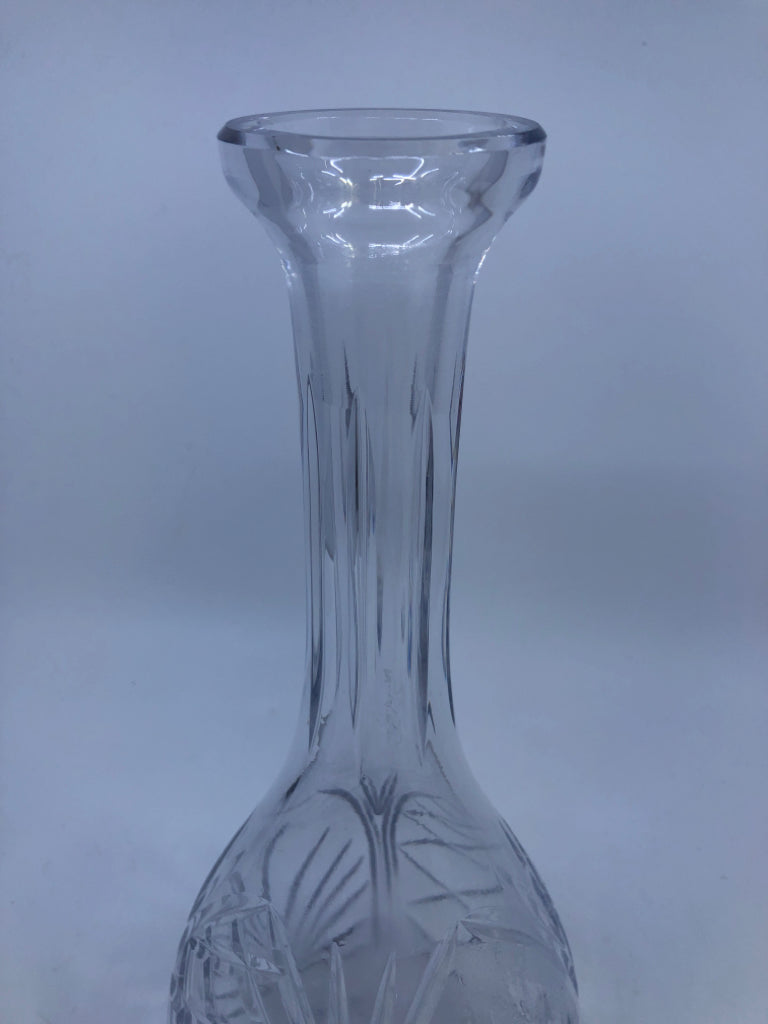 HEAVY CUT GLASS DECANTER.