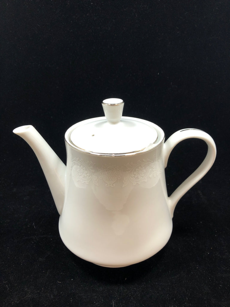 LOVELACE TEA POT W/LID.