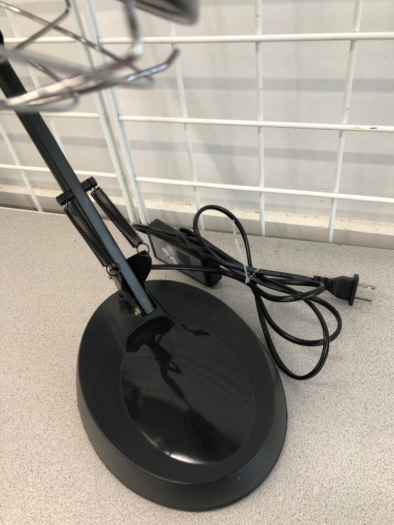 ADJUSTABLE UV LIGHT LAMP.