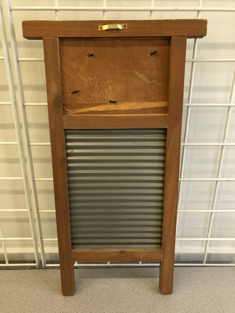 DECORATIVE WASHBOARD WALL-HANGING W/METAL CLOTHING.