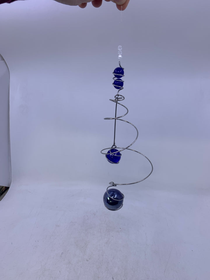 SILVER METAL W/ IRIDESCENT BLUE GLASS BALLS SPINS.