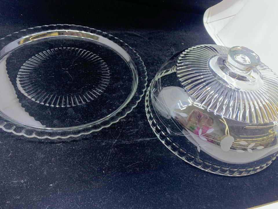 RUFFLED EDGE SERVER AND DOME.