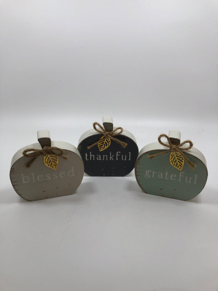 3PC "THANKFUL GRATEFUL BLESSED" PUMPKINS.