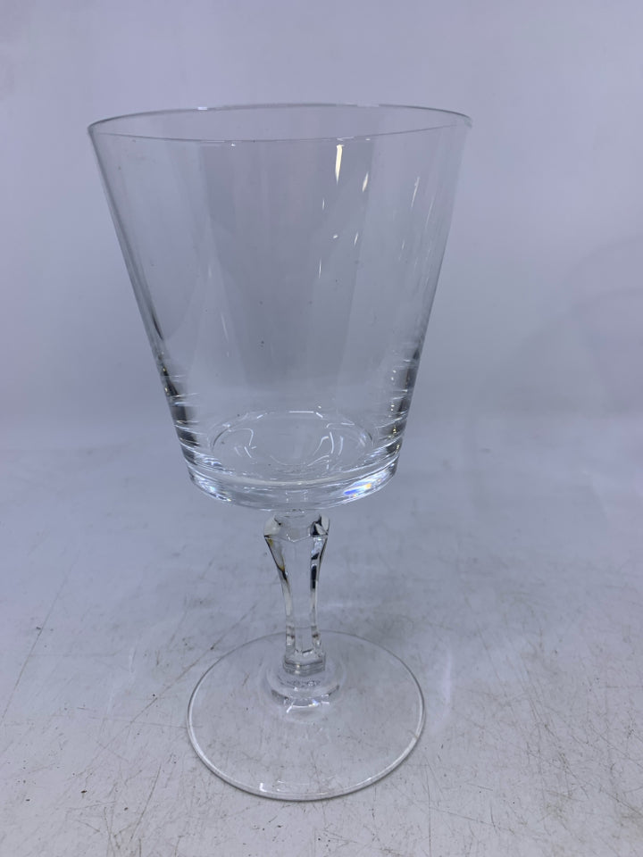 4 WINE GOBLET GLASSES.