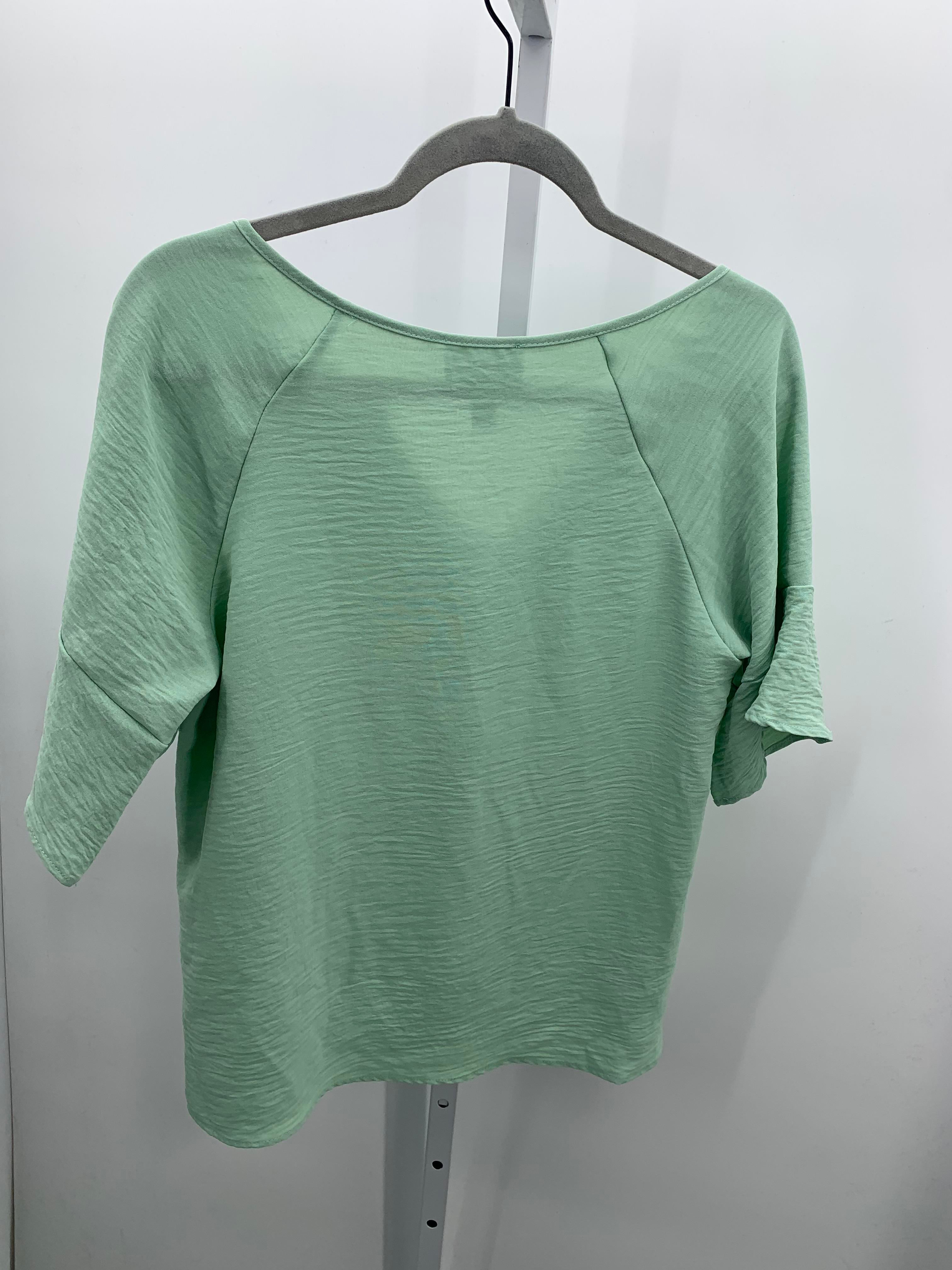Size Medium Misses Short Sleeve Shirt
