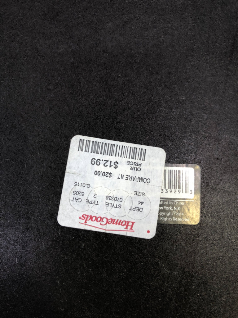 GREY FRAME W/ BURLAP CENTER MEMO BOARD.