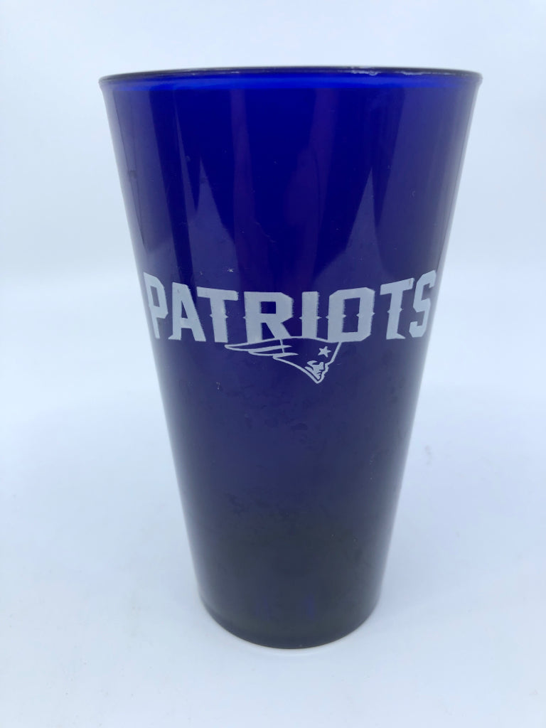 4 NAVY BLUE PLASTIC PATRIOTS CUPS.